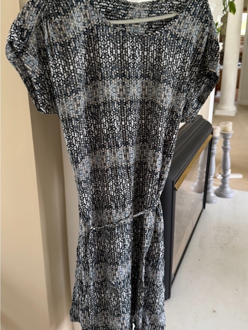 Short-Sleeve Printed Midi Dress in Black , Gray& blue